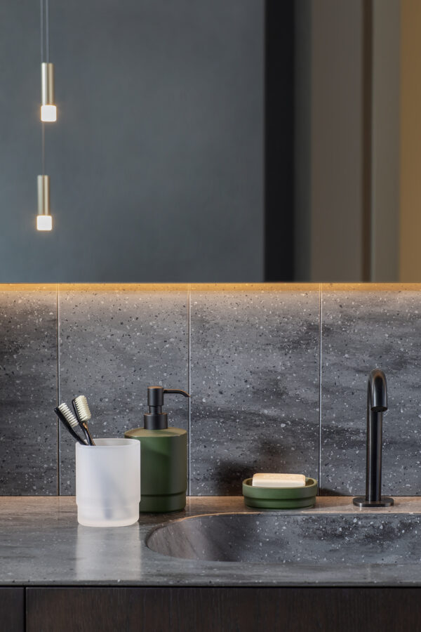 GEELLI__0012 GEELLI__0012