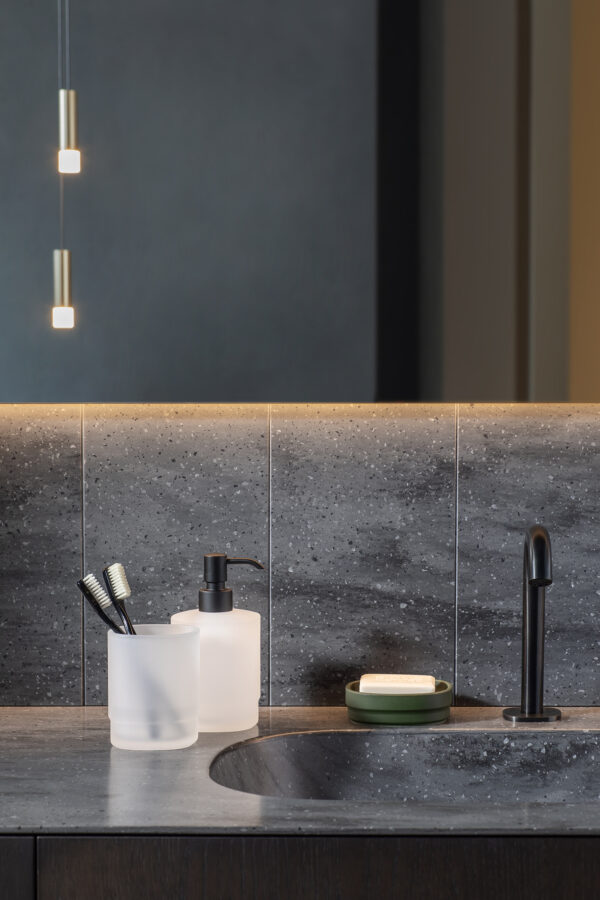 GEELLI__0019 GEELLI__0019